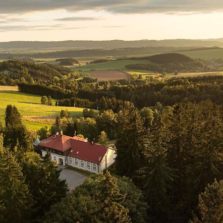 Hotel Zamecek Janovicky Броумов Экстерьер фото