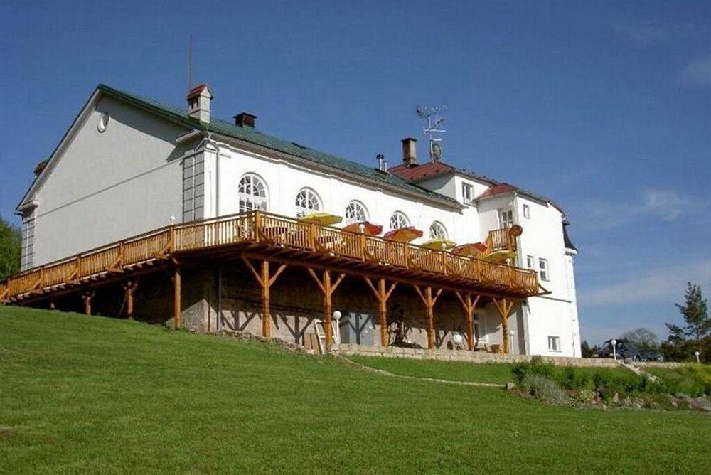 Hotel Zamecek Janovicky Броумов Экстерьер фото
