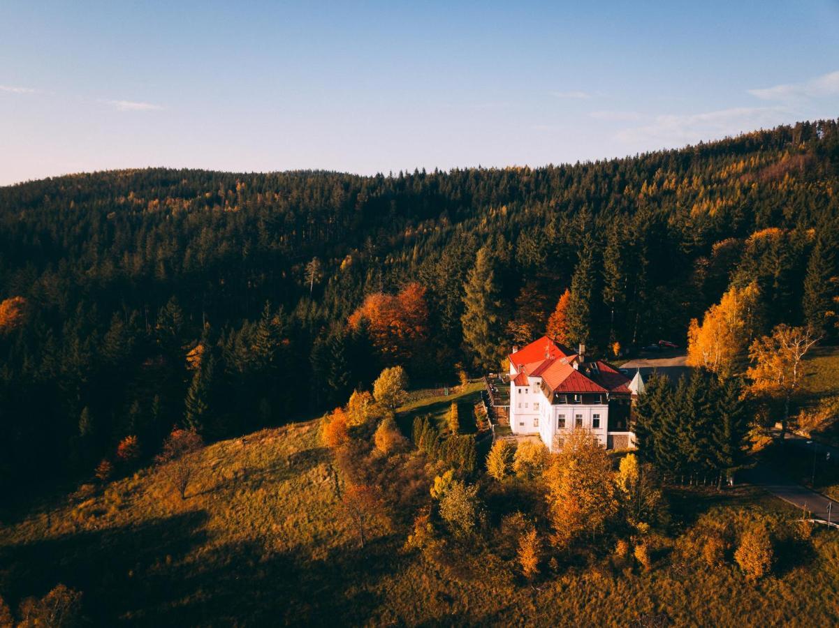 Hotel Zamecek Janovicky Броумов Экстерьер фото